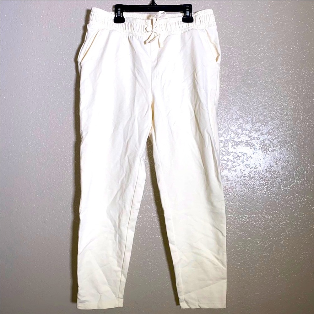 Women’s medium ** white/cream pants ** NWT